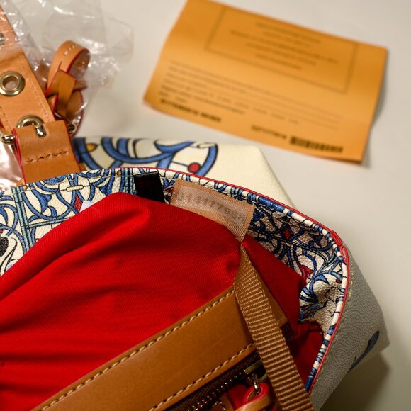 Dooney & Bourke Disney Parks Snow White Emily Tote Dream Big Princess NWT - Picture 10 of 10